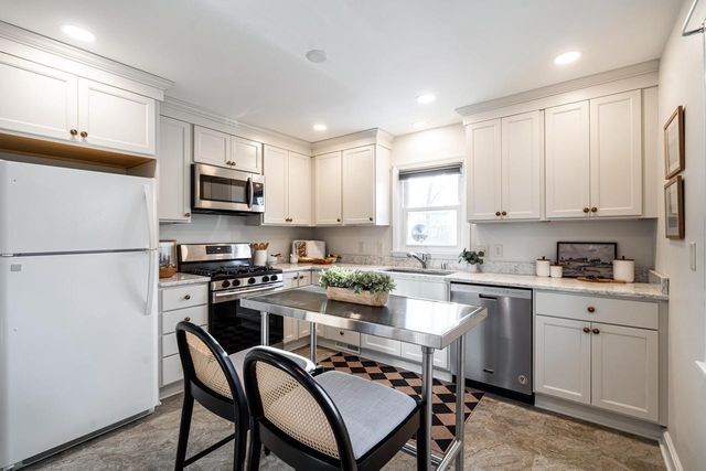 7506 N Crossway ROAD, Fox Point, WI 53217