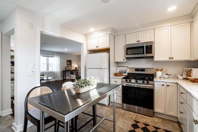 7506 N Crossway ROAD, Fox Point, WI 53217