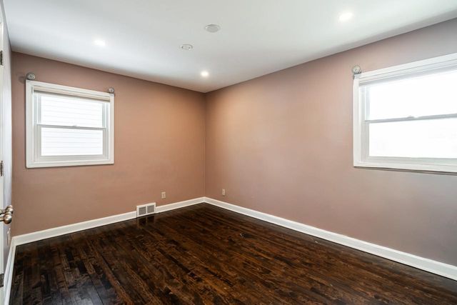 7506 N Crossway ROAD, Fox Point, WI 53217