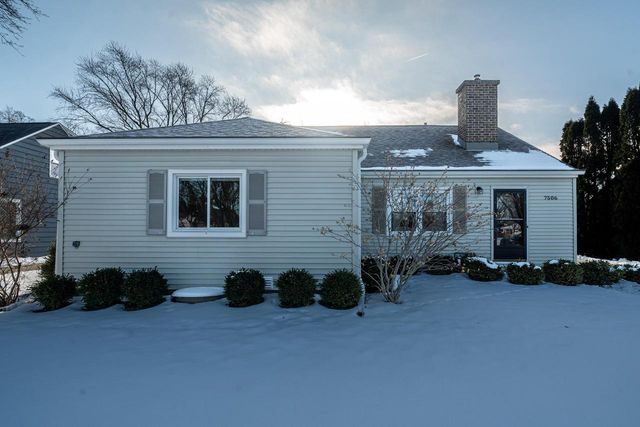 7506 N Crossway ROAD, Fox Point, WI 53217