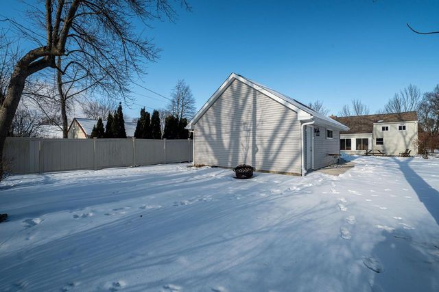 7506 N Crossway ROAD, Fox Point, WI 53217