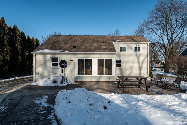 7506 N Crossway ROAD, Fox Point, WI 53217