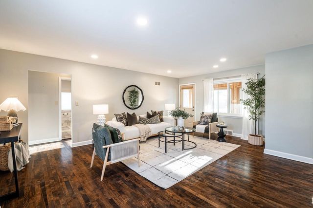 7506 N Crossway ROAD, Fox Point, WI 53217