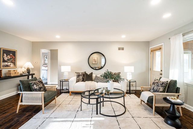 7506 N Crossway ROAD, Fox Point, WI 53217