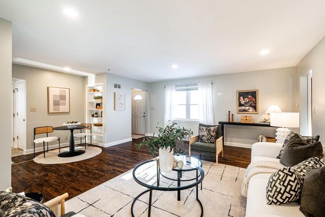 7506 N Crossway ROAD, Fox Point, WI 53217