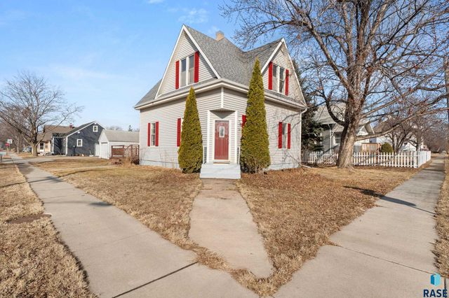 321 S Cedar St Street, Lennox, SD 57039