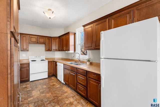 321 S Cedar St Street, Lennox, SD 57039