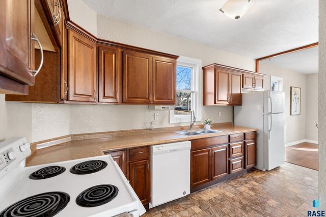 321 S Cedar St Street, Lennox, SD 57039