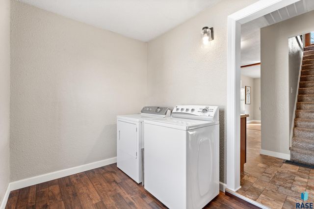 321 S Cedar St Street, Lennox, SD 57039