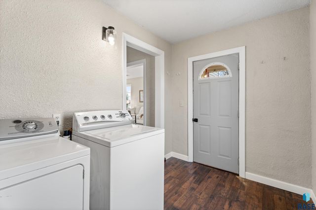 321 S Cedar St Street, Lennox, SD 57039