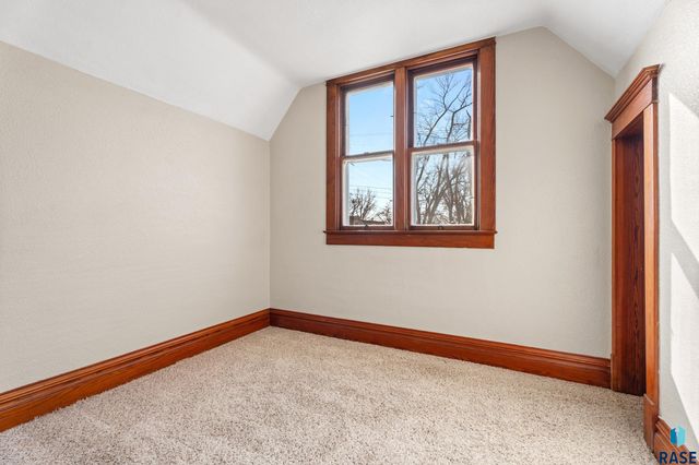 321 S Cedar St Street, Lennox, SD 57039