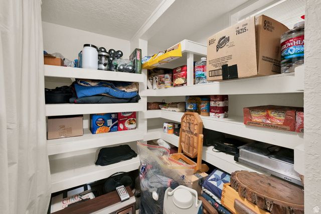 4558 S 300 W, Washington Terrace, UT 84405