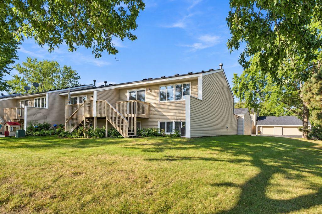 7525 Whitney Drive, Apple Valley, MN 55124 — photo 2