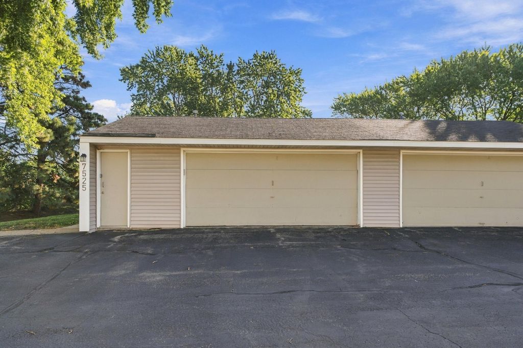 7525 Whitney Drive, Apple Valley, MN 55124 — photo 3