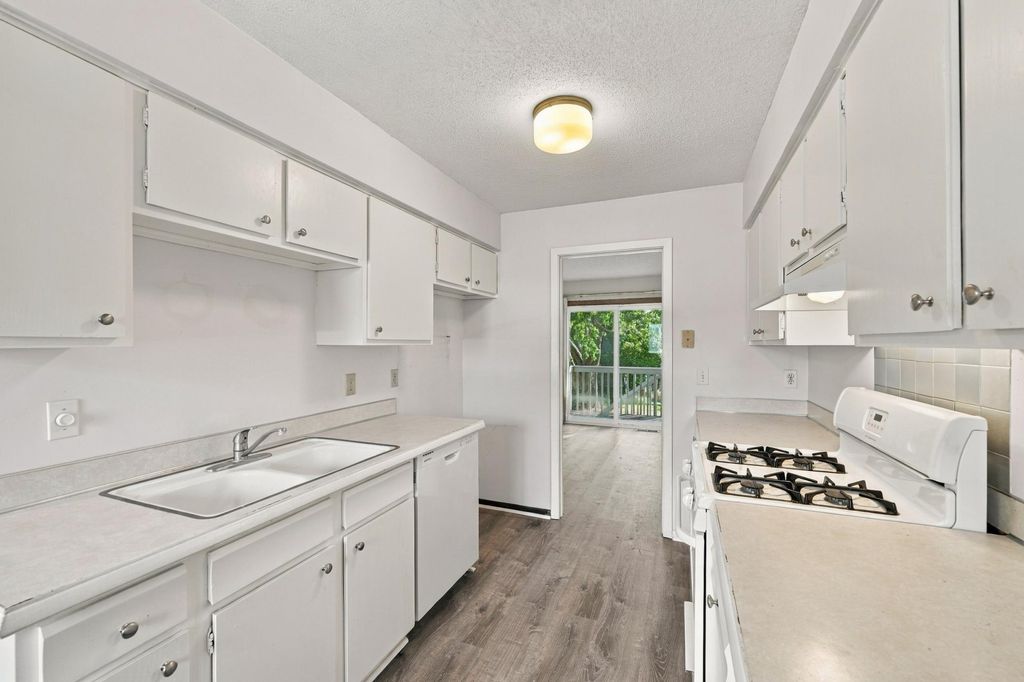 7525 Whitney Drive, Apple Valley, MN 55124 — photo 4