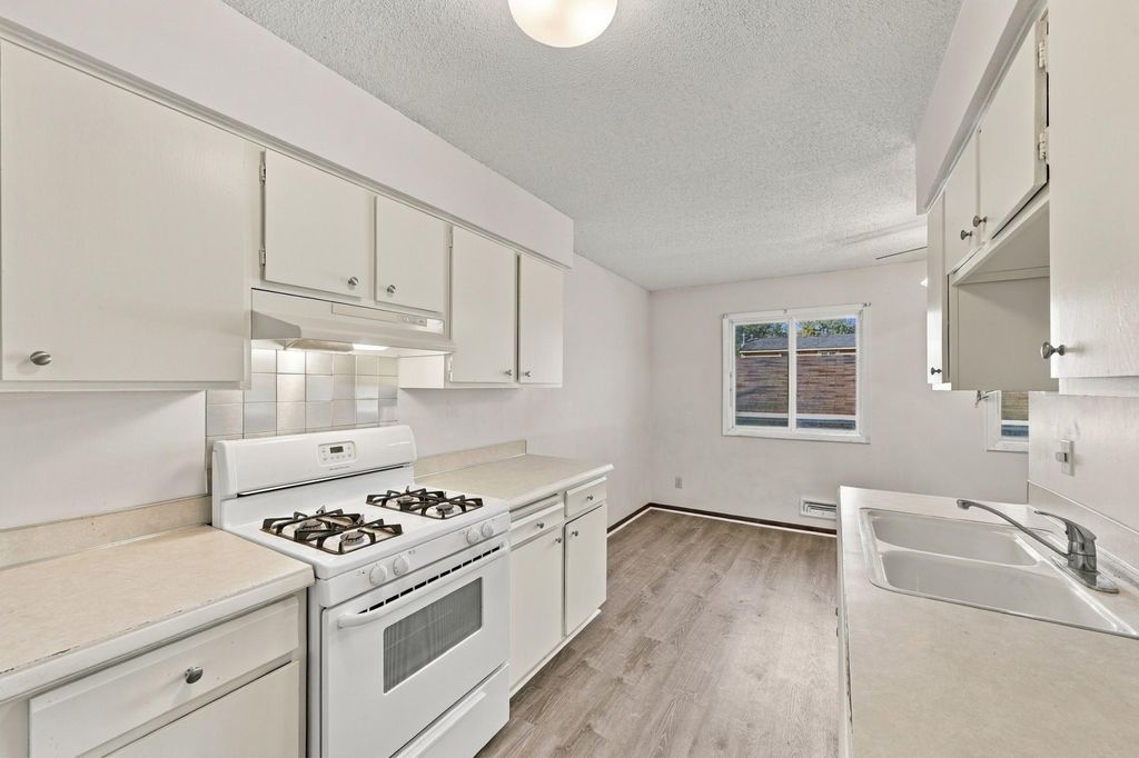 7525 Whitney Drive, Apple Valley, MN 55124 — photo 5