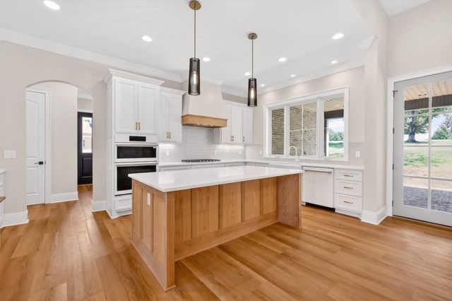 343 Riverbend Country Club Road, Shelbyville, TN 37160