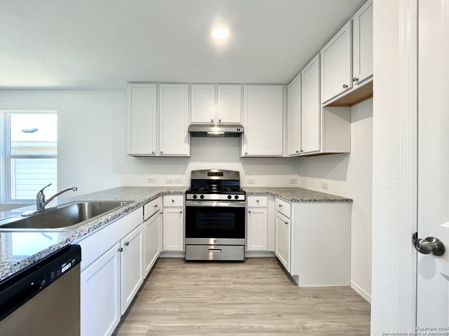 2807 Stigler Dr, Converse, TX 78109
