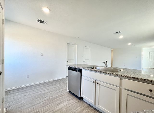 2807 Stigler Dr, Converse, TX 78109