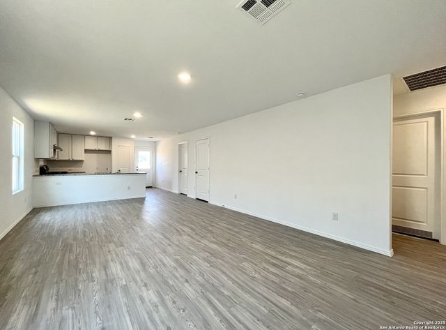 2807 Stigler Dr, Converse, TX 78109