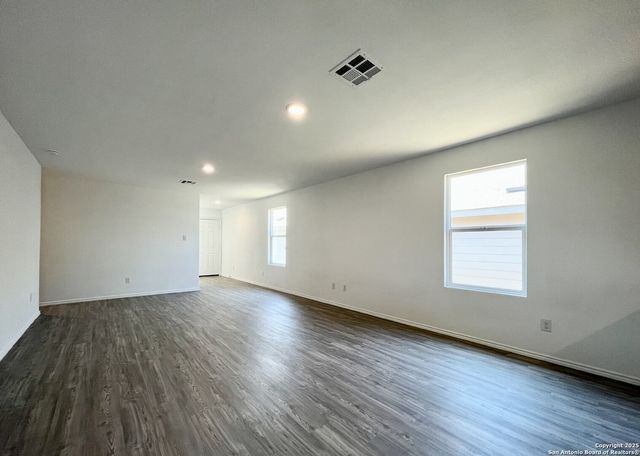 2807 Stigler Dr, Converse, TX 78109