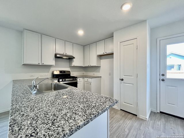 2807 Stigler Dr, Converse, TX 78109