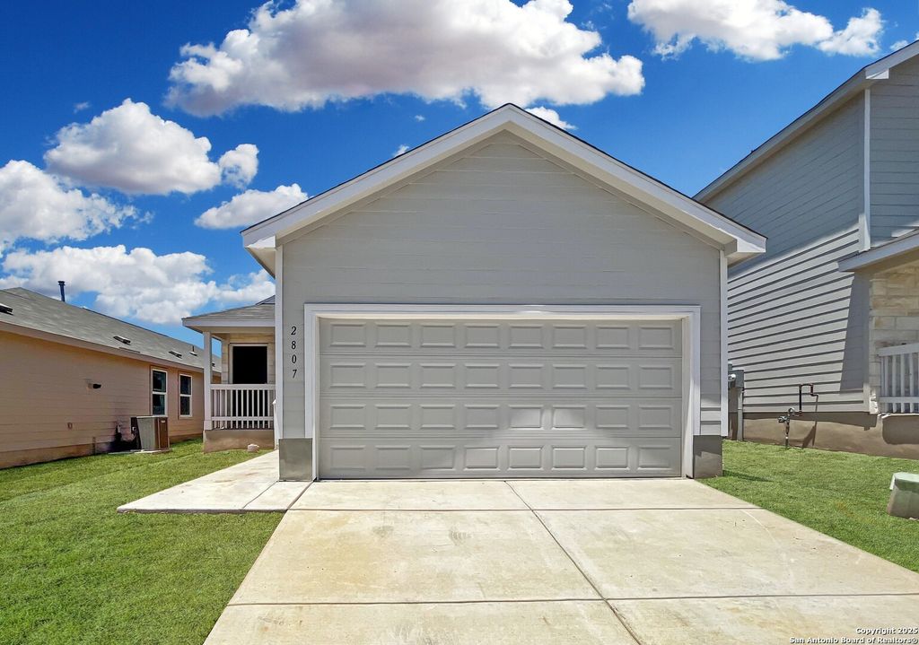 2807 Stigler Dr, Converse, TX 78109