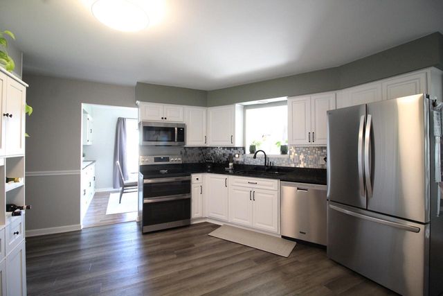 9830 W Plainfield AVENUE, Greenfield, WI 53228