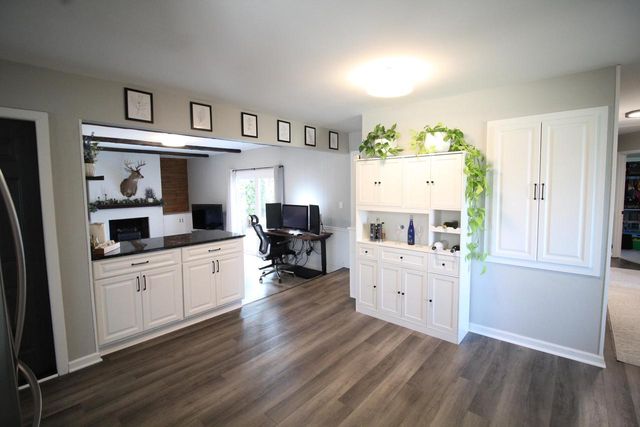 9830 W Plainfield AVENUE, Greenfield, WI 53228