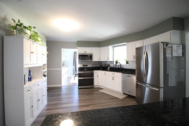 9830 W Plainfield AVENUE, Greenfield, WI 53228