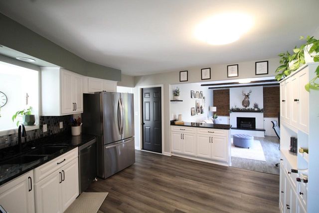 9830 W Plainfield AVENUE, Greenfield, WI 53228