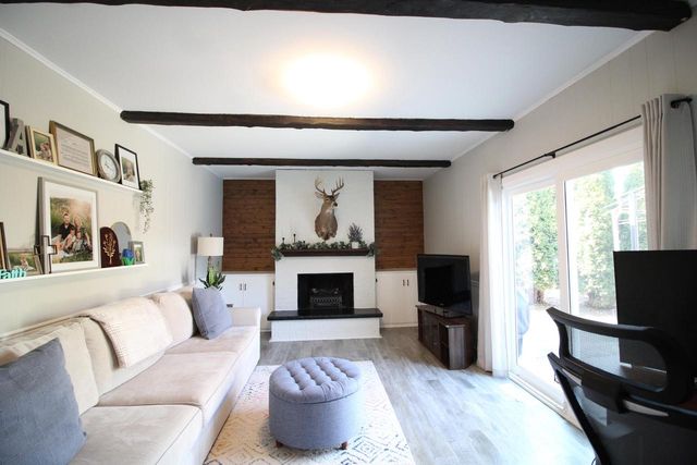 9830 W Plainfield AVENUE, Greenfield, WI 53228