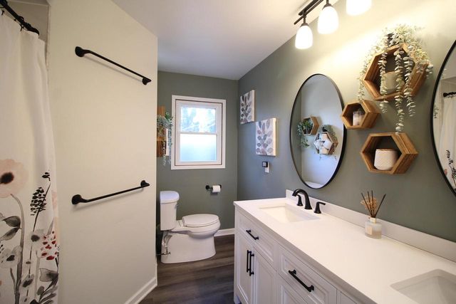 9830 W Plainfield AVENUE, Greenfield, WI 53228