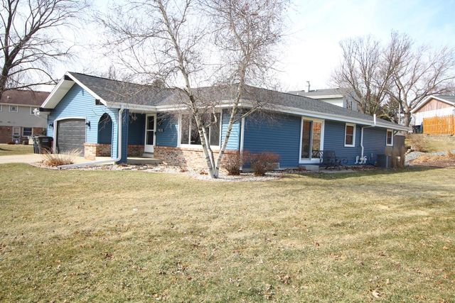 9830 W Plainfield AVENUE, Greenfield, WI 53228
