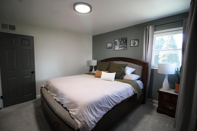 9830 W Plainfield AVENUE, Greenfield, WI 53228