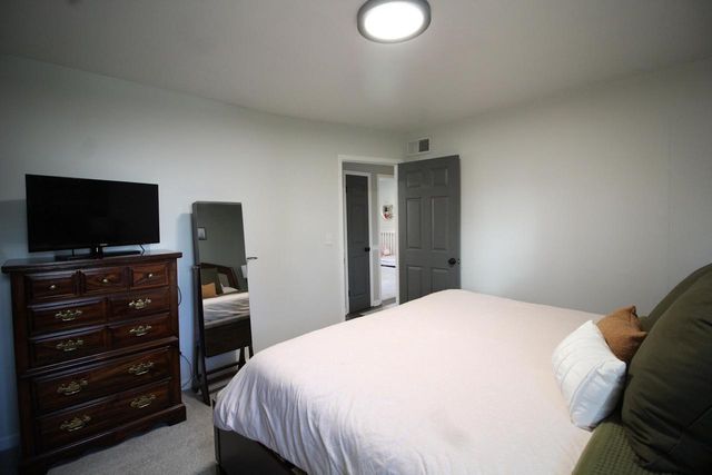 9830 W Plainfield AVENUE, Greenfield, WI 53228