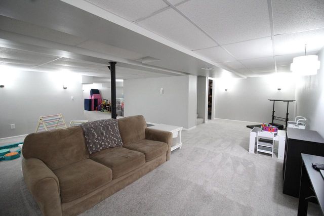 9830 W Plainfield AVENUE, Greenfield, WI 53228