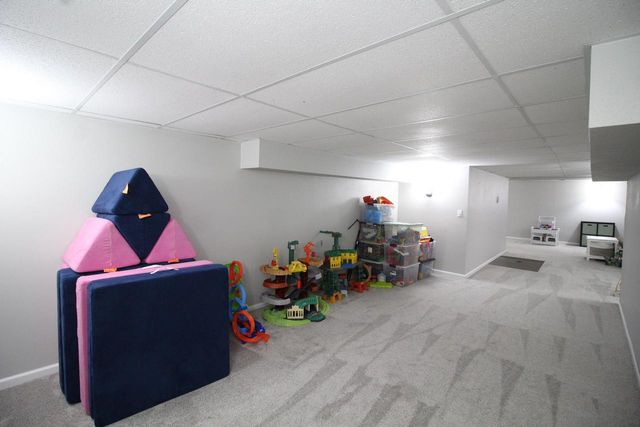 9830 W Plainfield AVENUE, Greenfield, WI 53228