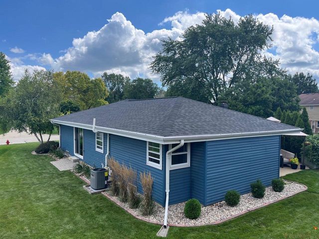 9830 W Plainfield AVENUE, Greenfield, WI 53228