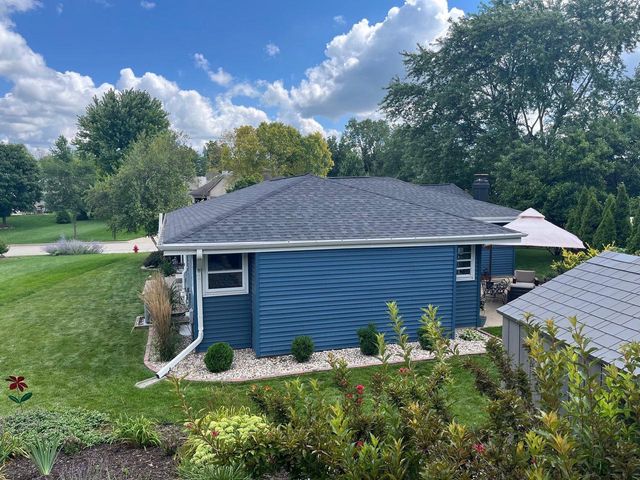 9830 W Plainfield AVENUE, Greenfield, WI 53228