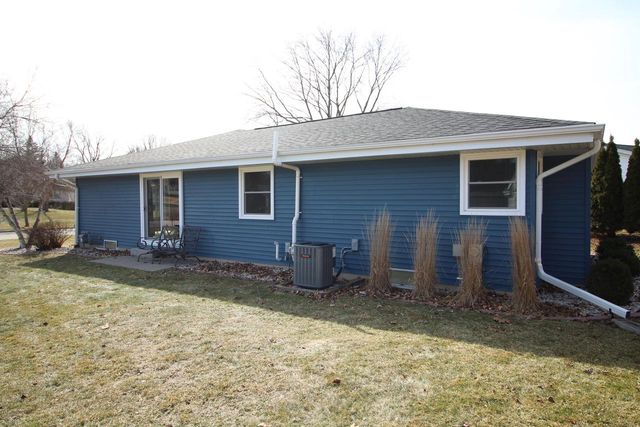 9830 W Plainfield AVENUE, Greenfield, WI 53228