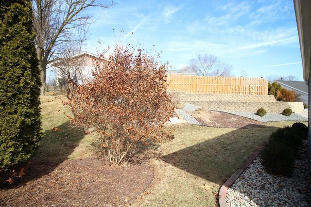 9830 W Plainfield AVENUE, Greenfield, WI 53228