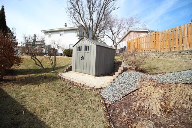 9830 W Plainfield AVENUE, Greenfield, WI 53228