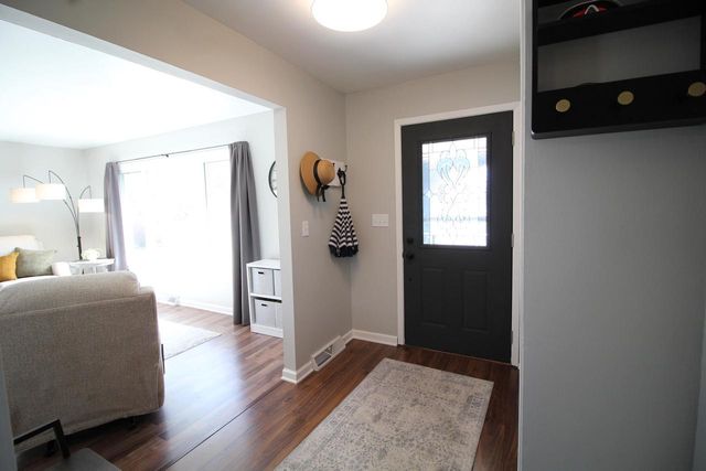 9830 W Plainfield AVENUE, Greenfield, WI 53228