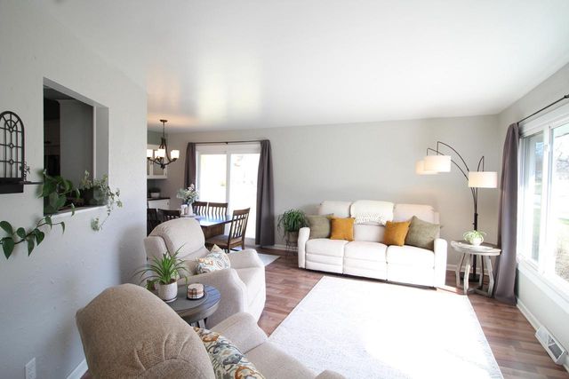 9830 W Plainfield AVENUE, Greenfield, WI 53228