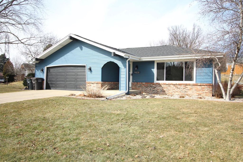 9830 W Plainfield AVENUE, Greenfield, WI 53228
