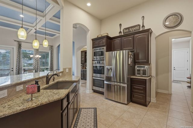 17907 QUEEN CIR, San Antonio, TX 78255