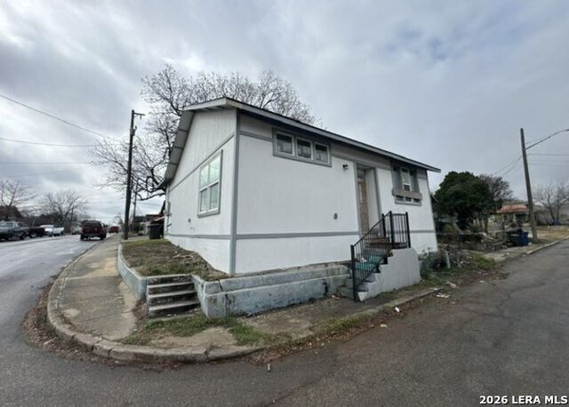 2402 W Martin St, San Antonio, TX 78207