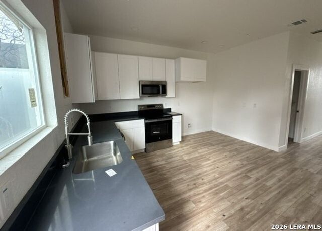 2402 W Martin St, San Antonio, TX 78207