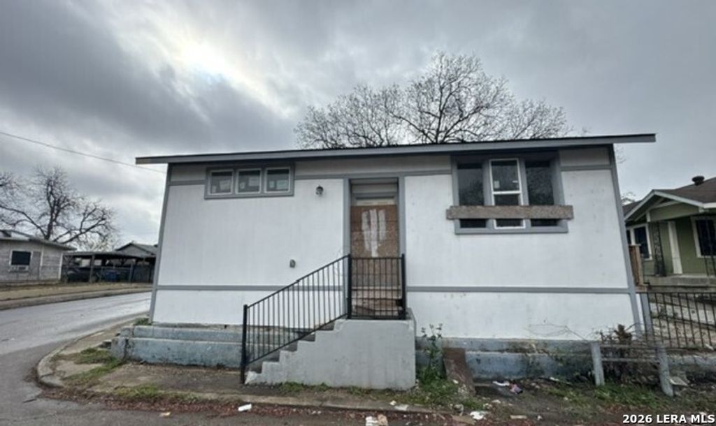 2402 W Martin St, San Antonio, TX 78207